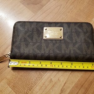 Used Authentic Michael Kors wallet